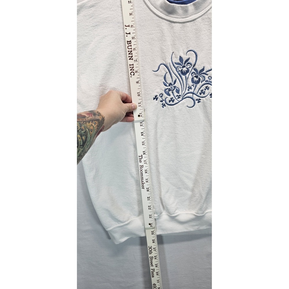 Vintage PFI Short Sleeve Sweatshirt Large White Blue Embroidered Floral - Picture 5 of 5